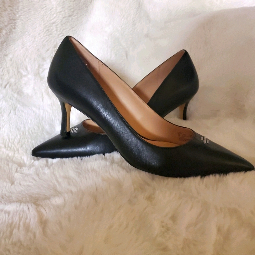 Coach size 8 pointed toe pumps
